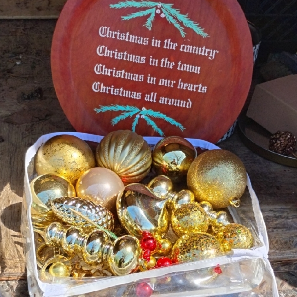 Gold Christmas Ornament Assortment - Holiday Décor